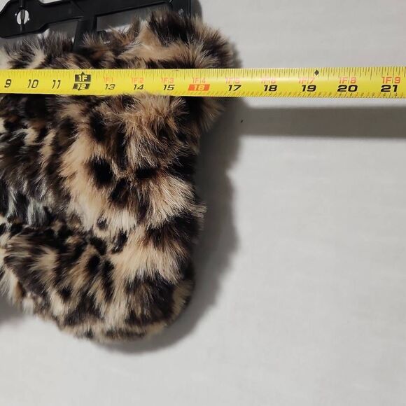 Red by Saks Fifth Avenue Women's One Size Leopard Print Acrylic Scarf - Picture 7 of 9